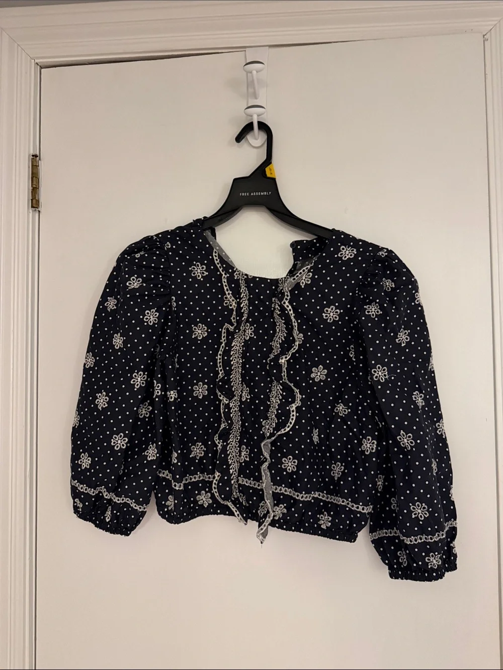 NWOT- Zara - Women's Navy Floral Ruffle-Front Blouse- size medium- kinda crop